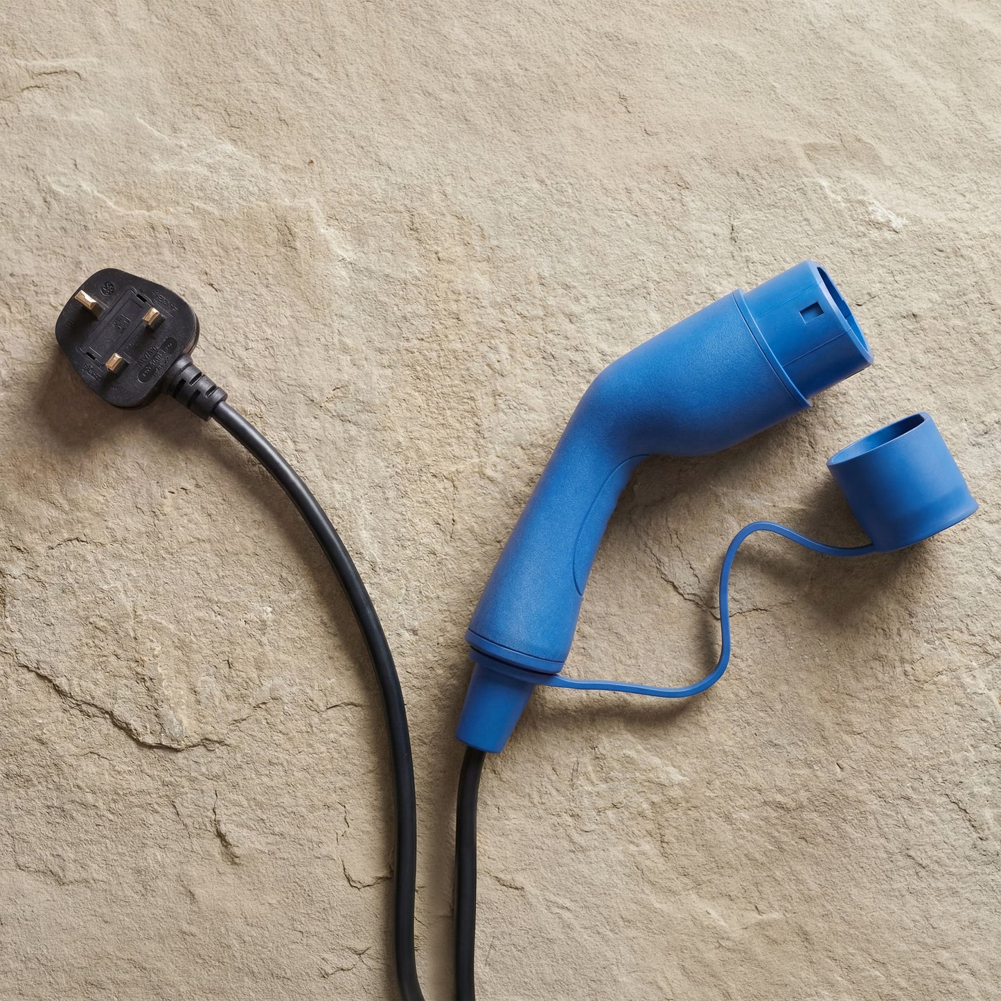 Typ 2 - Typ G | Einstellbar 8A - 16A | 2,8kW | Ladekabel 